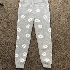 Pajama comfyluxe Joggers with light pink lips 👄